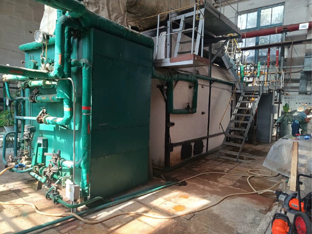 Профессиональная химическая промывка котлов ДКВР (2,5; 4; 6,5; 10; 20) средством Декарбон. Удаляем любые отложения. Восстанавливаем мощность. промывка котлов ДКВР, химическая очистка котлов ДКВР, средство Декарбон, удаление накипи, промывка паровых котлов, обслуживание котельных, цена промывки котла.